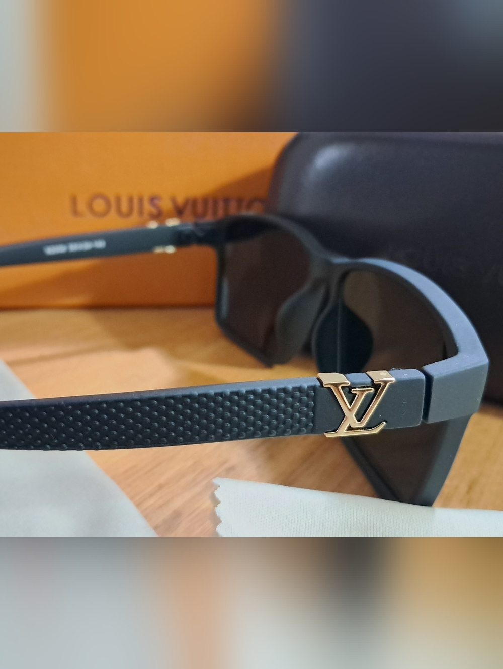Louis Vuitton Black Frame Sunglasses with Dark Grey Lenses - Picture 11 of 11